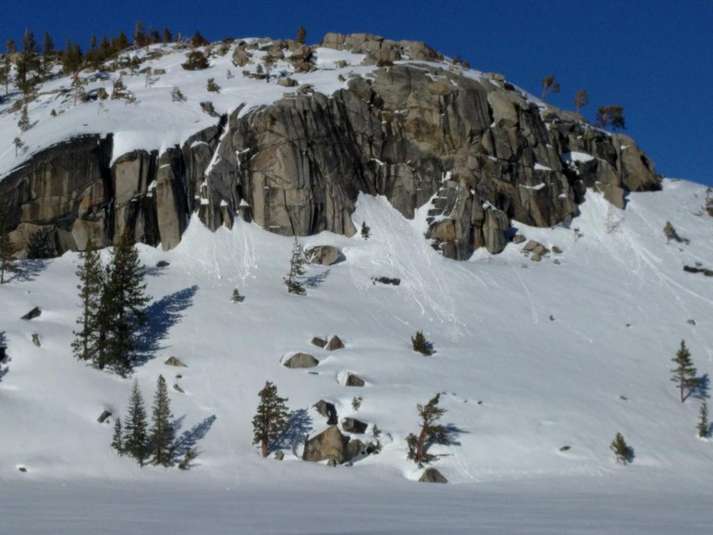  Small roller balls on a S <a href="/avalanche-terms/aspect" title="The compass direction a slope faces (i.e. North, South, East, or West.)" class="lexicon-term">aspect</a> above Echo Lake near a cliff band. 