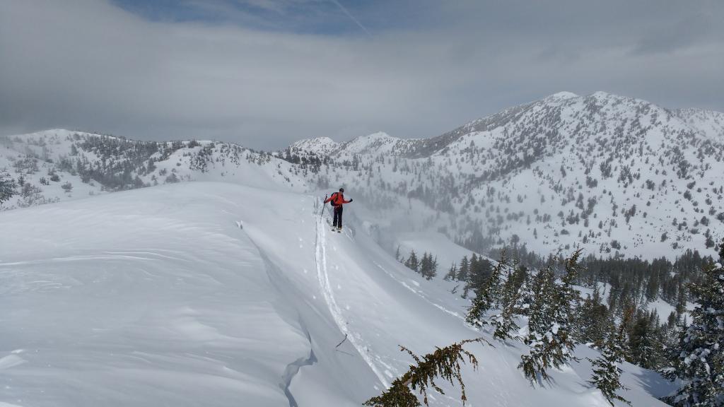  <a href="/avalanche-terms/cornice" title="A mass of snow deposited by the wind, often overhanging, and usually near a sharp terrain break such as a ridge. Cornices can break off unexpectedly and should be approached with caution." class="lexicon-term">Cornices</a> and blowing snow near the summit of Incline Lake Peak. 