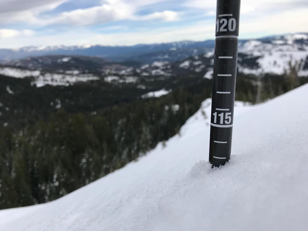  Photo 1: Average height of snow near summit of Andesite 