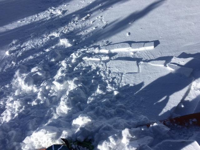  Small cracking just off ridgeline from minor <a href="/avalanche-terms/wind-loading" title="The added weight of wind drifted snow." class="lexicon-term">wind loading</a> on S <a href="/avalanche-terms/aspect" title="The compass direction a slope faces (i.e. North, South, East, or West.)" class="lexicon-term">aspects</a>. 