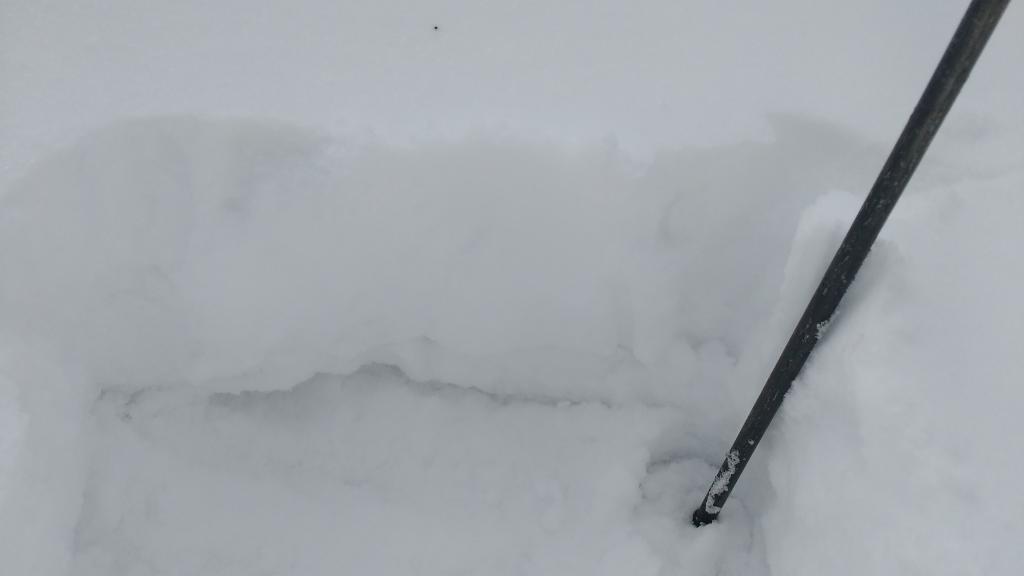  Recent storm snow over poorly developed near surface <a href="/avalanche-terms/faceted-snow" title="Angular snow with poor bonding created from large temperature gradients within the snowpack." class="lexicon-term">facets</a>. 