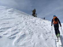 Scoured surfaces on a NE aspect along the summit ridge of Incline Lake Peak.