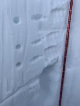 Near Surface Facets at 150cm down below 1-finger hard snow
