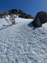 On north facing slopes at the summit ridge area there was 3-5mm surface hoar.